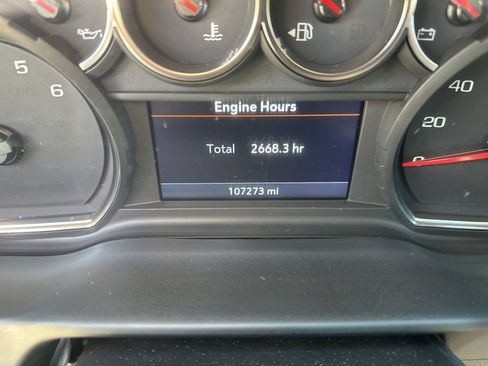 Used 2022 Chevrolet Silverado 1500 RST AWD/4WD image 2