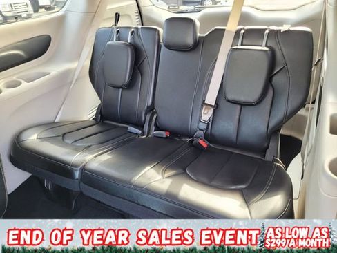Used 2022 Chrysler Pacifica Touring-L image 19