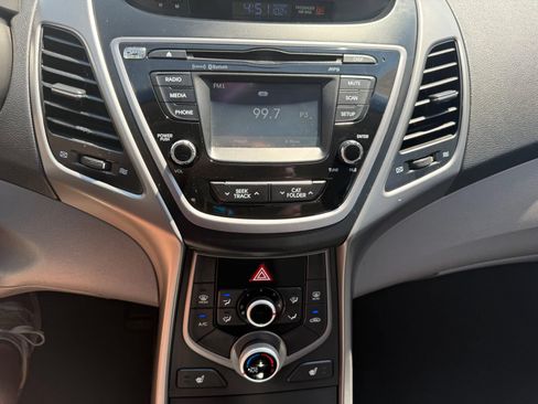 Used 2015 Hyundai Elantra Limited FWD image 17
