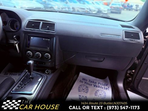 Used 2014 Dodge Challenger SXT RWD image 16