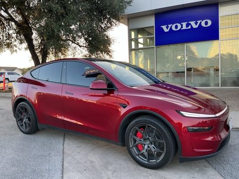 Used 2026 Tesla Model Y Long Range AWD/4WD image 1
