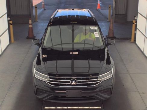 Used 2023 Volkswagen Tiguan SE AWD/4WD image 2