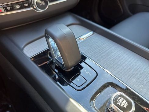 Certified 2025 Volvo XC60 B5 Plus image 20