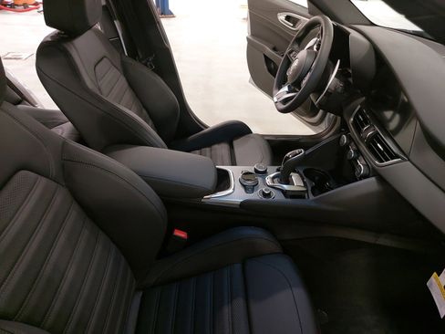 New 2025 Alfa Romeo Giulia w/ Veloce Package Rwd image 10