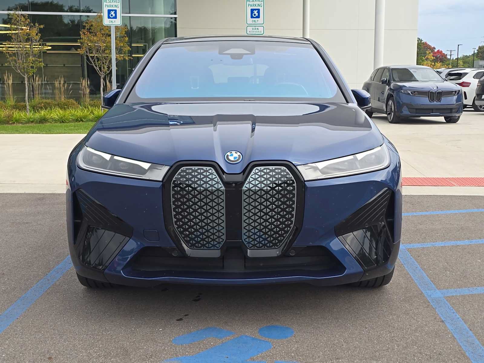 Used 2024 BMW iX xDrive50 w/ Premium Package AWD/4WD image 2