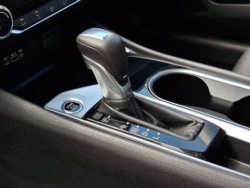 Used 2024 Nissan Altima 2.5 SV FWD image 16