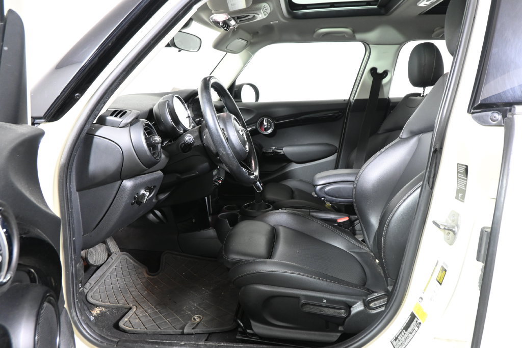 Used 2020 MINI Cooper 4-Door Hardtop FWD image 3