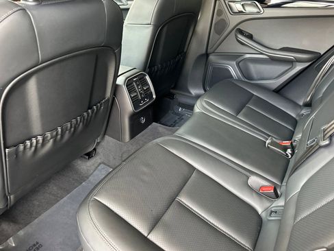 Certified 2023 Porsche Macan image 13