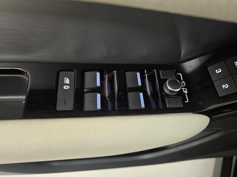 Certified 2023 Land Rover Range Rover Velar R-Dynamic S image 27