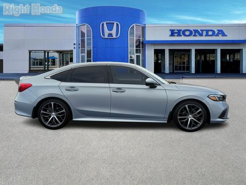 Used 2023 Honda Civic Touring image 9