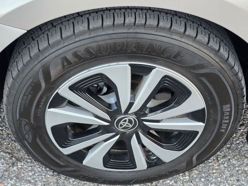 Used 2017 Toyota Prius Prime Plus image 38