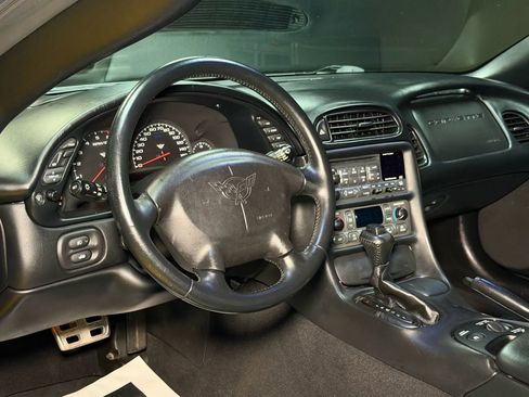 Used 2004 Chevrolet Corvette Coupe w/ Preferred Equipment Group RWD image 38