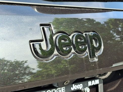 Used 2015 Jeep Grand Cherokee Altitude AWD/4WD image 29