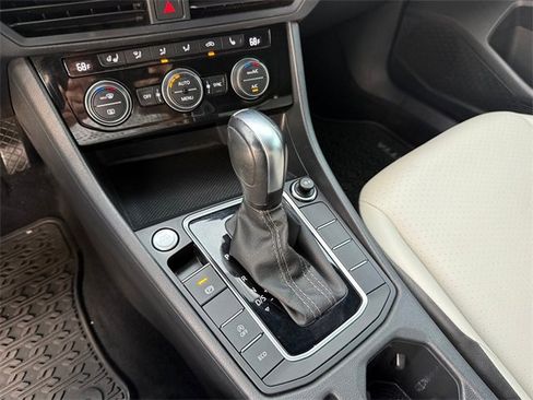 Used 2020 Volkswagen Jetta R-Line w/ R-Line Cold Weather Package image 15