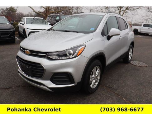 Used 2022 Chevrolet Trax LT w/ LT Convenience Package image 3