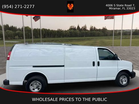 Used 2022 Chevrolet Express 2500 Extended w/ Driver Convenience Package RWD image 5