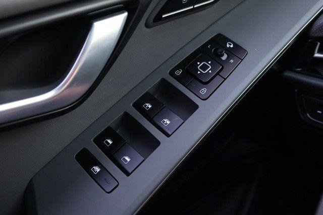 Used 2024 Kia Niro SX Touring FWD image 41