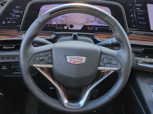 Certified 2024 Cadillac Escalade Premium Luxury w/ Performance Package image 25