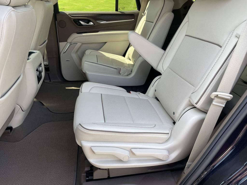 Used 2023 GMC Yukon Denali AWD/4WD image 7