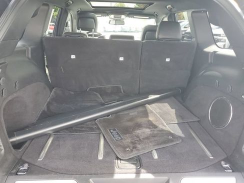 Used 2015 Jeep Grand Cherokee Overland AWD/4WD image 8