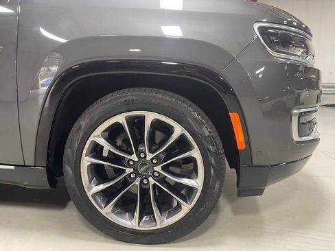 Used 2023 Jeep Wagoneer Series III w/ Premium Group I image 16