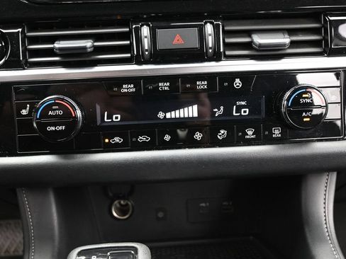 Used 2025 Nissan Pathfinder SL FWD image 14