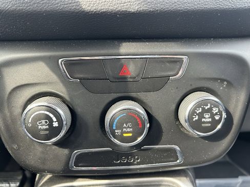 Used 2018 Jeep Compass Latitude image 21