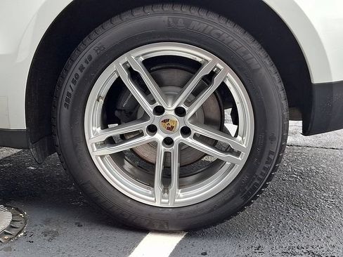 Certified 2021 Porsche Macan AWD/4WD image 14