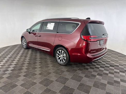 Used 2023 Chrysler Pacifica Pinnacle image 7