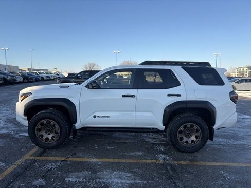 Used 2025 Toyota 4Runner 4WD image 3