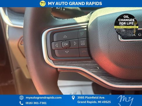 Used 2024 Jeep Wagoneer L Series II w/ Flexible Seating Group AWD/4WD image 15