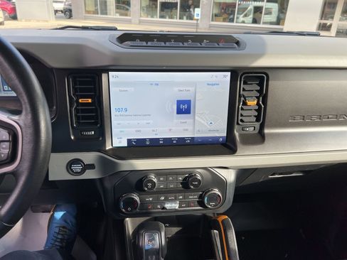 Used 2021 Ford Bronco Badlands image 23