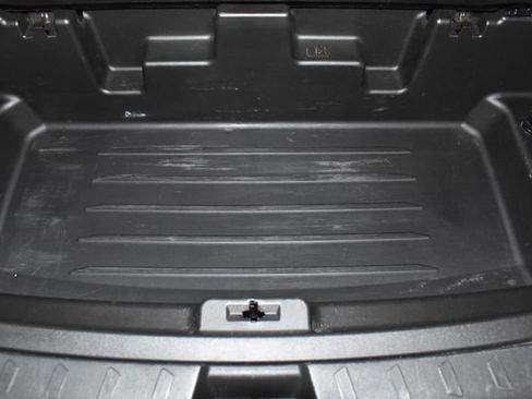 Used 2022 Chevrolet Traverse LS image 34