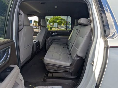 Used 2023 Chevrolet Suburban LT image 9
