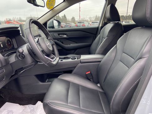 Used 2024 Nissan Rogue SL AWD/4WD image 11