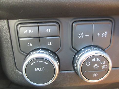 New 2026 GMC Yukon Elevation w/ Elevation Premium Package AWD/4WD image 16
