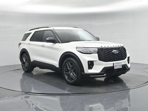 Certified 2025 Ford Explorer ST-Line w/ Premium Package RWD image 60