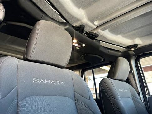 Used 2019 Jeep Wrangler Unlimited Sahara image 16