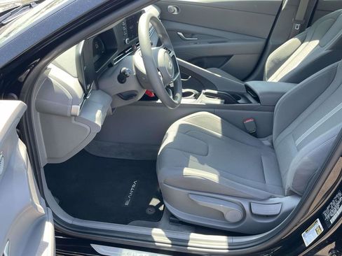 Certified 2024 Hyundai Elantra SE FWD image 12