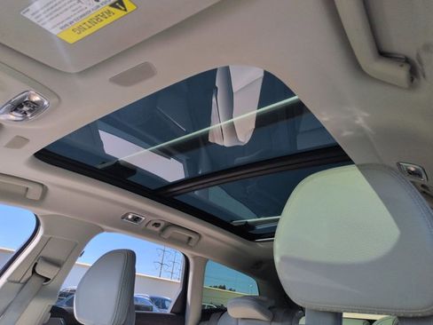 Used 2017 Volvo V90 T6 Cross Country image 14