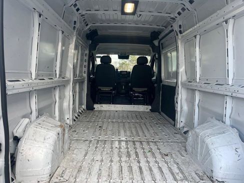 Used 2024 RAM ProMaster 2500 w/ Convenience Group image 10