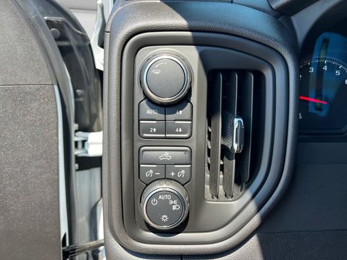 Used 2024 Chevrolet Silverado 1500 Custom Trail Boss w/ LPO, Dark Essentials Package AWD/4WD image 21