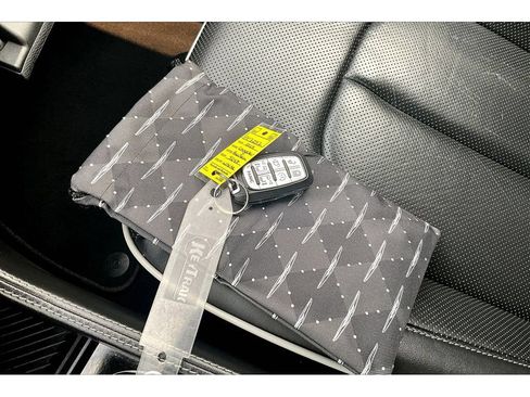 Certified 2025 Chrysler Pacifica Limited FWD image 58