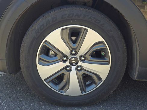 Used 2018 Kia Niro LX FWD image 4