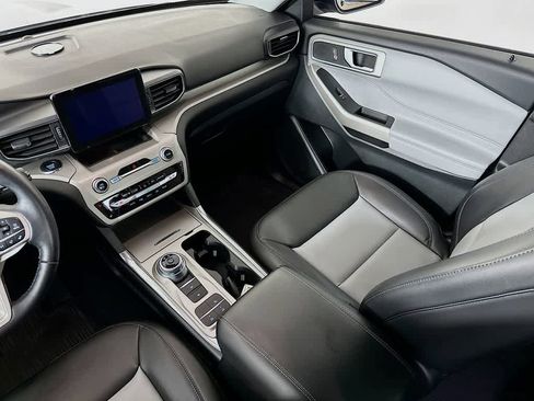 Certified 2022 Ford Explorer XLT w/ Equipment Group 202A image 11