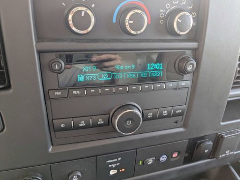 Used 2022 Chevrolet Express 3500 w/ Power Convenience Package RWD image 14