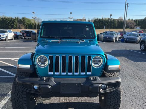 Used 2019 Jeep Wrangler Unlimited Sahara AWD/4WD image 9
