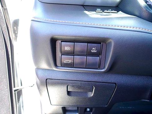 Used 2023 Toyota Highlander Bronze Edition AWD/4WD image 12