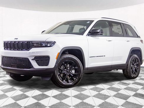 New 2025 Jeep Grand Cherokee Altitude image 2