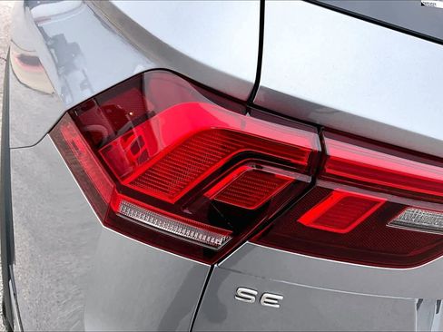 Used 2023 Volkswagen Tiguan SE R-Line image 28